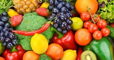 היתרונות הבריאותיים של ספירולינה קפואה, פטל שחור ומתכונים בריאים