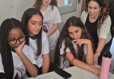 הדור הבא של ההייטק? תלמידות מבת-ים זכו בתחרות ארצית לבניית אתרים